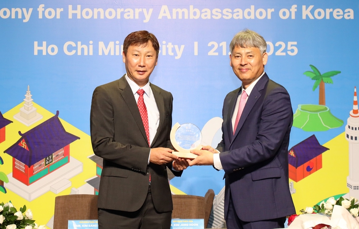HLV Kim Sang Sik đảm nhiệm vai trò mới - Ảnh 1.