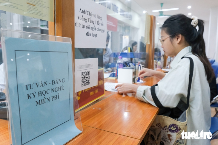 Mất việc sau tuổi 40: Khi sự ấm êm, ổn định trở thành chiếc bẫy ngọt ngào - Ảnh 2. mất việc - Ảnh 2.