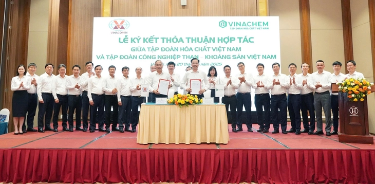 Hai tập đoàn hóa chất và than, khoáng sản bắt tay hợp tác mua bán sản phẩm - Ảnh 1.