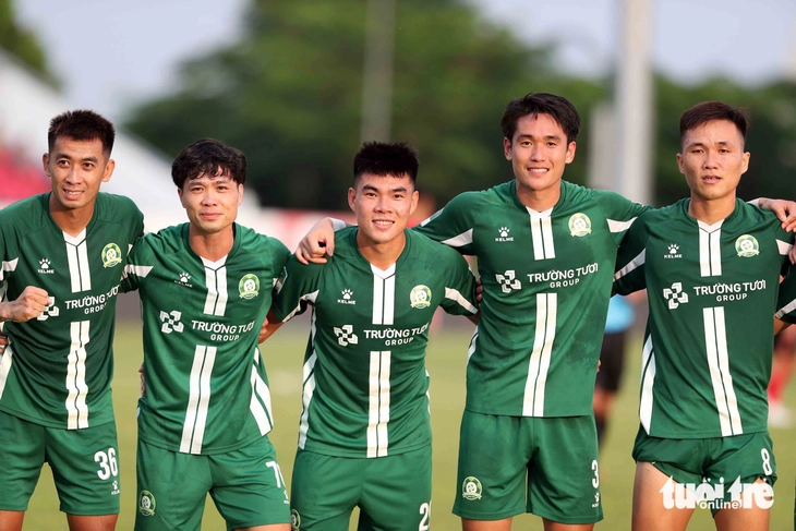 Công Phượng cùng CLB Trường Tươi Bình Phước làm nên lịch sử Công Phượng cùng CLB Trường Tươi Bình Phước làm nên lịch sử