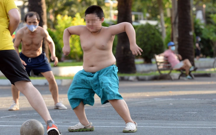 Nữ sinh viên béo phì nặng, nguy kịch vì nhiễm trùng- Ảnh 2.