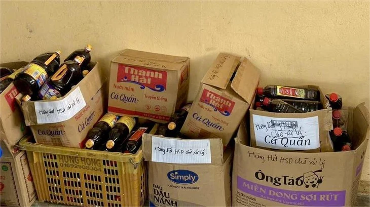 Vụ ngàn chai nước mắm vứt ven đường: Công an Thanh Hóa công bố kết quả kiểm tra - Ảnh 3.