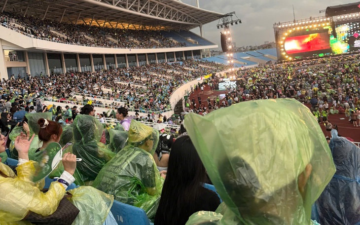 Hai thành viên Team châu Phi livestream, khán giả réo ngay vụ Quang Linh Vlogs - Ảnh 7.