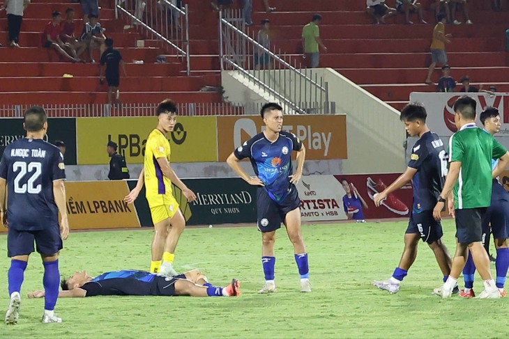 Thất bại 2-4 trước CLB Hà Nội, Bình Định chính thức chia tay V-League - Ảnh 1.