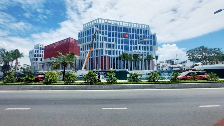 Vẫn xử lý hồ sơ cho dân theo địa bàn cũ khi vận hành thử bộ máy 2 cấp tỉnh Khánh Hòa - Ảnh 1.