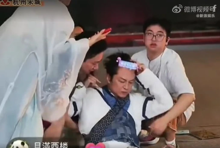 Fan Việt gây sốt khi được DPR Ian hôn tay, hỏi thăm ngọt ngào; Ninh Dương Lan Ngọc ngồi xe lăn? - Ảnh 6. DPR Ian - Ảnh 6.