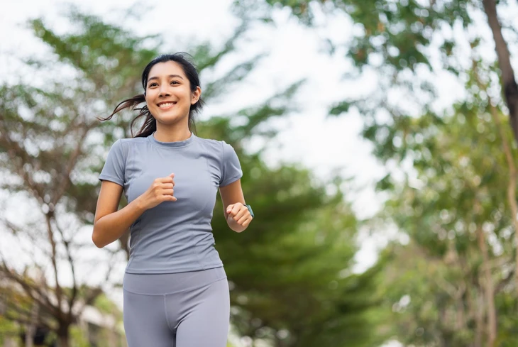Dân công sở, chọn đi bộ hay đến phòng gym? - Ảnh 2.