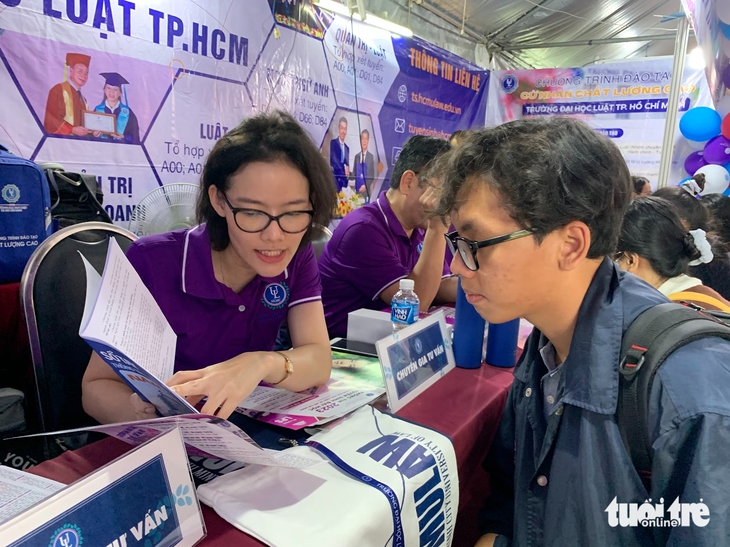 Đăng ký xét tuyển vào Trường đại học Luật TP.HCM từ sáng 23-6 - Ảnh 1.