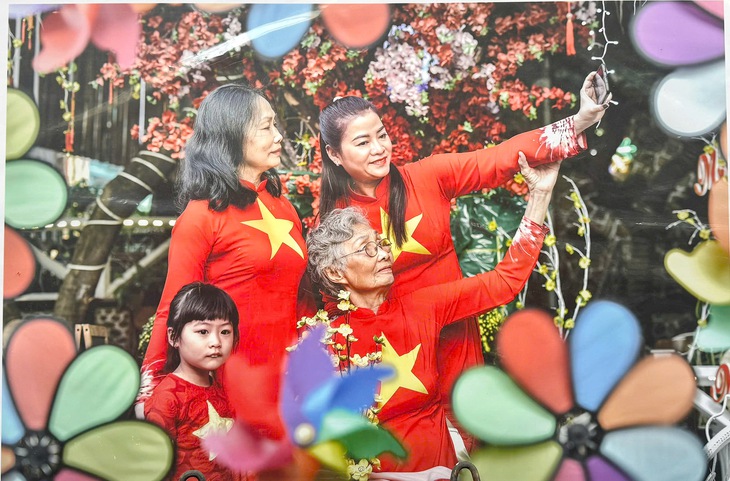áo dài - Ảnh 1.