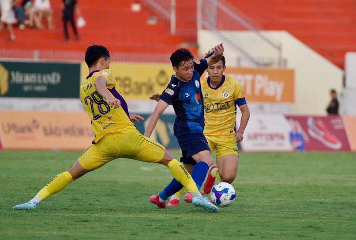 Bình Định – Hà Nội (hiệp 2) 2-4: Thanh Phong rút ngắn tỉ số Bình Định – Hà Nội (hiệp 2) 2-4: Thanh Phong rút ngắn tỉ số