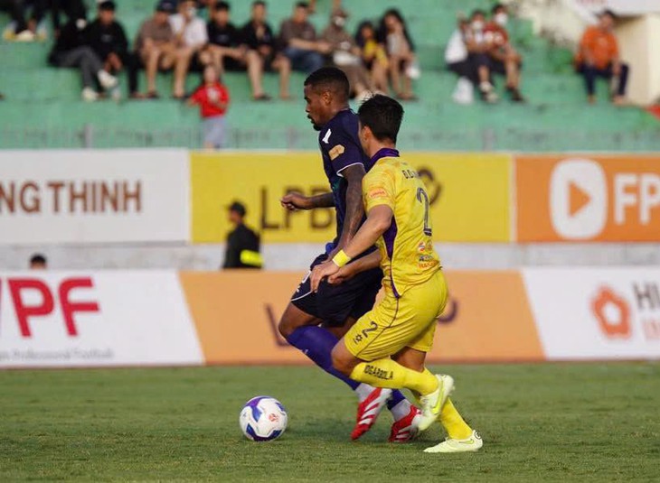 Bình Định – Hà Nội (hiệp 1) 0-1: Xuân Tú đánh đầu mở tỉ số Bình Định – Hà Nội (hiệp 1) 0-1: Xuân Tú đánh đầu mở tỉ số