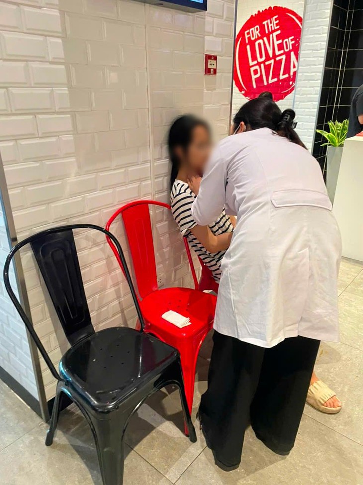 Nữ bác sĩ kịp thời cứu người bệnh trong gang tấc - Ảnh 2.