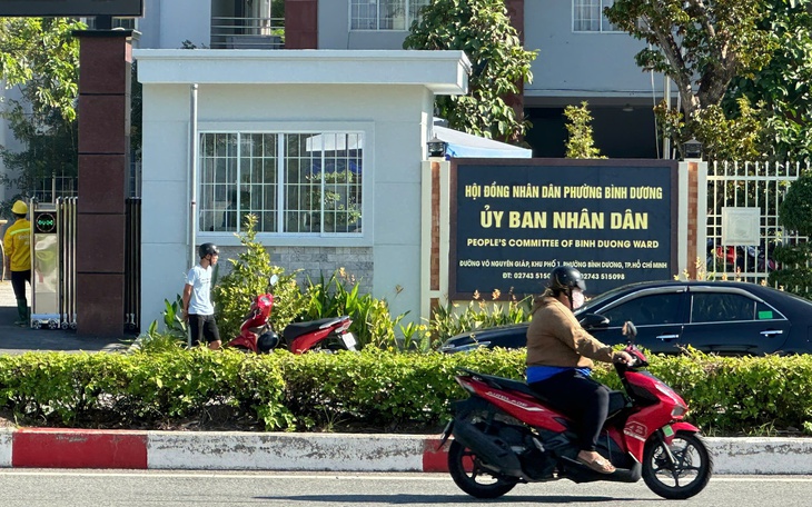 Ngày đầu vận hành chính quyền hai cấp, người dân ở Lào Cai quan tâm thủ tục đất đai - Ảnh 9.