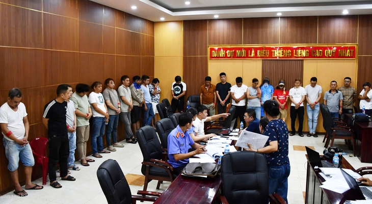 Triệt phá đường dây cá độ bóng đá 350 tỉ đồng, bắt giữ, triệu tập 34 người - Ảnh 1.