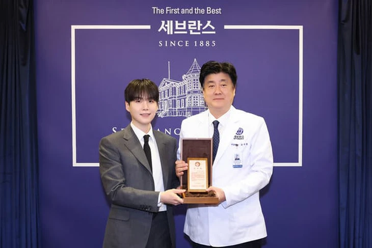 HIEUTHUHAI sang Pháp dự Paris Fashion Week; Tưng bừng lễ hội truyện tranh cho fan manga - Ảnh 3. HIEUTHUHAI sang Pháp dự Paris Fashion Week; Tưng bừng lễ hội truyện tranh cho fan manga - Ảnh 3.