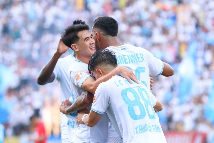 Kỳ lạ: Dù có nhiều ngoại binh chất lượng, V-League lại giảm giá - Ảnh 1.