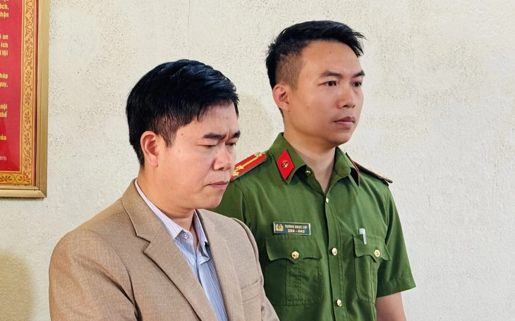 Công an điều tra vụ 'hiệu trưởng và giáo viên xô xát tại buổi  ăn liên hoan 20-11' - Ảnh 2.