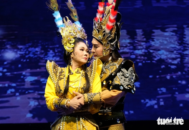 Kim Tử Long, Ngọc Huyền tái ngộ, hát Xử án Phi Giao - Ảnh 1. Kim Tử Long, Ngọc Huyền tái ngộ hát Xử án Phi Giao - Ảnh 1.