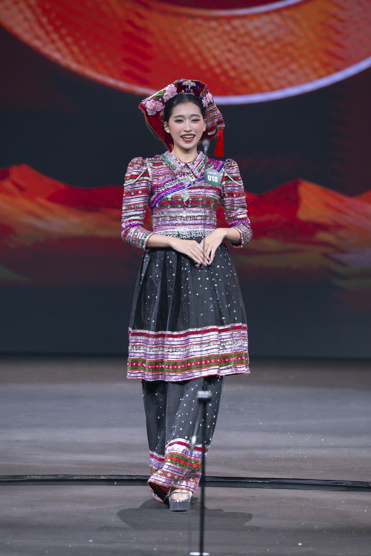 - Ảnh 7. Người đẹp dự thi Hoa hậu Trái đất Miss Earth Vietnam sẽ mặc trang phục từ bao bì nhựa, vỏ lon - Ảnh 7.
