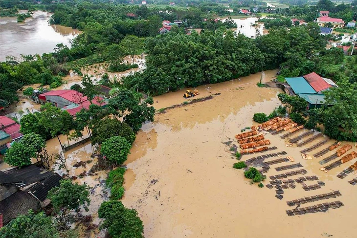 Sơ tán hàng trăm hộ dân trong đêm khỏi biển nước sau mưa lớn - Ảnh 2. mưa lớn - Ảnh 2.