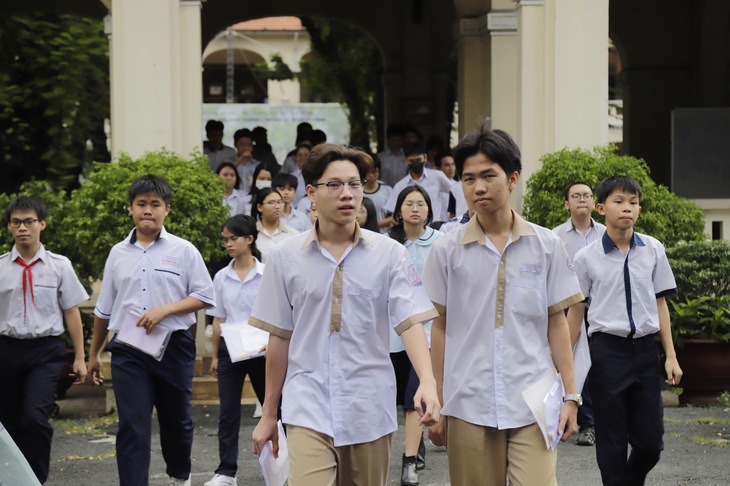 lớp 10 - Ảnh 1.