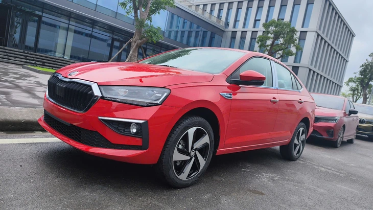 Skoda Slavia lộ 4 bản trước khi ra mắt Việt Nam: Giá tạm tính từ 450 triệu đồng, 2 màn hình lớn, máy turbo, gầm cao vượt hẳn Vios, Accent- Ảnh 2. Skoda Slavia lộ diện ở Việt Nam, sắp ra mắt đấu Toyota Vios, giá dự tính từ 450 triệu đồng - Ảnh 1.