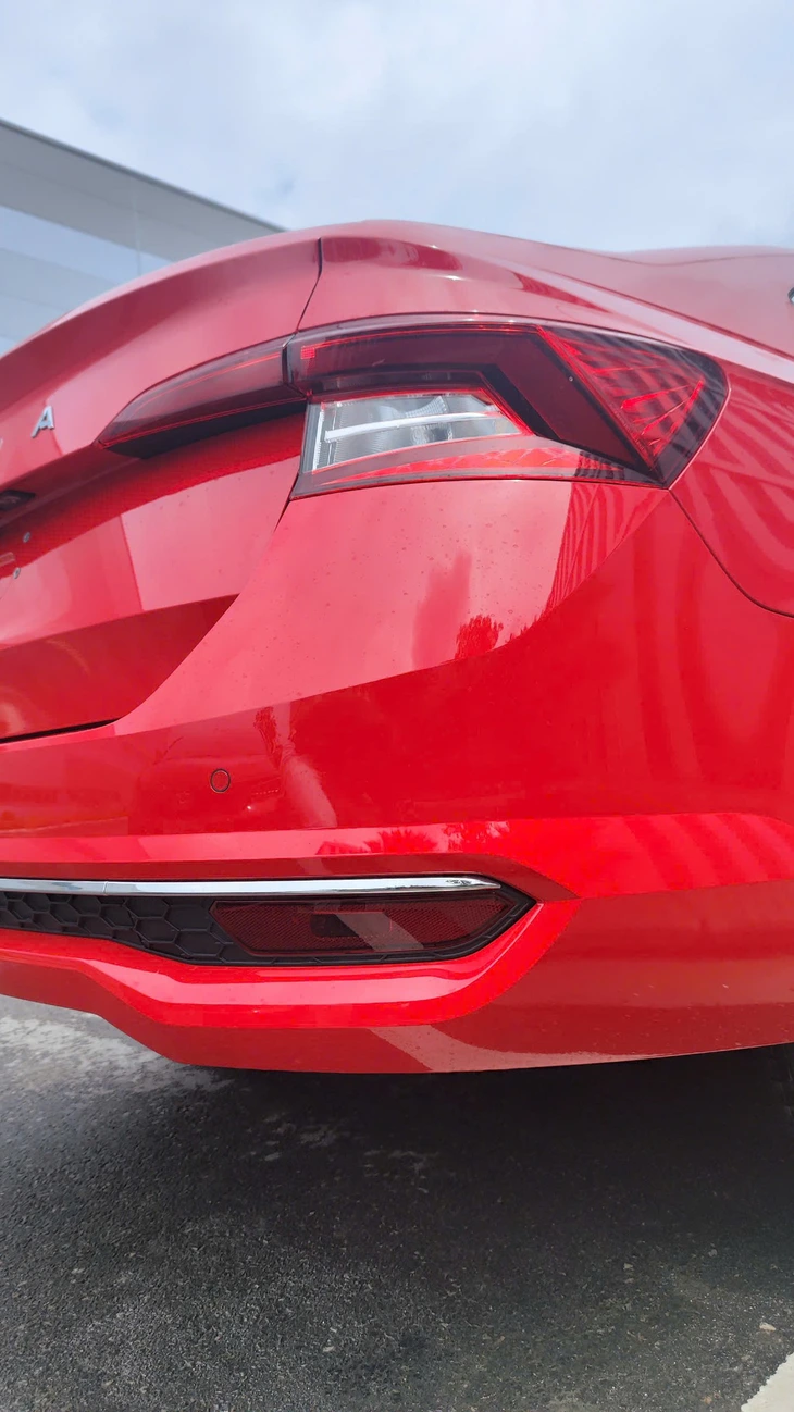 Skoda Slavia lộ 4 bản trước khi ra mắt Việt Nam: Giá tạm tính từ 450 triệu đồng, 2 màn hình lớn, máy turbo, gầm cao vượt hẳn Vios, Accent- Ảnh 7. Skoda Slavia - Ảnh 6.