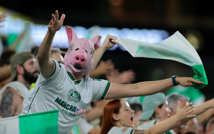 Anh cắt tóc chuyền bóng cho thầy giáo đánh đầu tung lưới Boca Juniors - Ảnh 3.