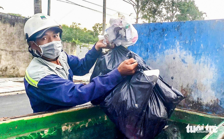 thu gom rác - Ảnh 1.