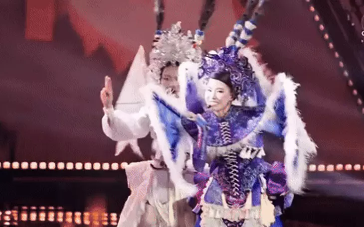 Phương Mỹ Chi khoe nốt cao chót vót với Bóng phù hoa ở tứ kết Sing! Asia - Ảnh 5.