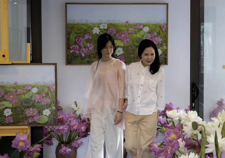 Một gallery chỉ trưng bày và bán duy nhất một tác phẩm - Ảnh 1. Liên hoa tịnh cảnh - Ảnh 1.