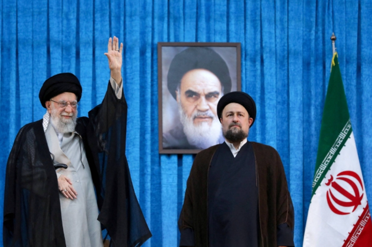 Lộ diện hai ứng cử viên hàng đầu kế nhiệm đại giáo chủ Iran - Ảnh 3.