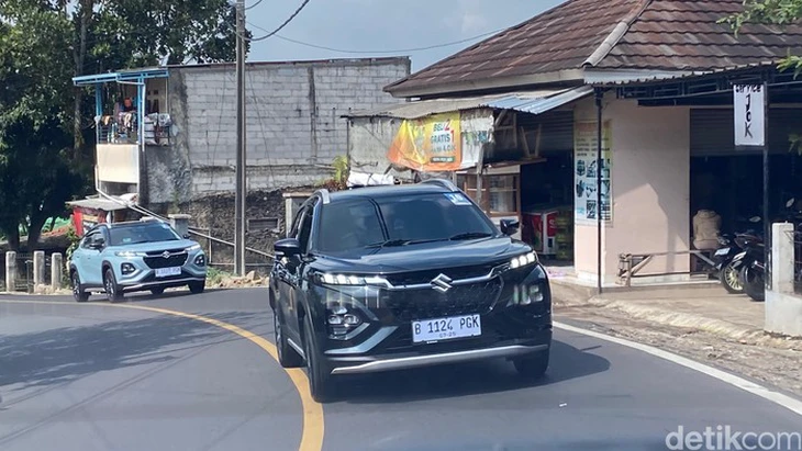 Suzuki Fronx test thực tế chỉ từ 2,2 lít/100km, về Việt Nam nếu chạy Hà Nội - Ninh Bình đều chân tốn nửa cốc trà sữa- Ảnh 3. Suzuki Fronx sắp về Việt Nam chỉ tốn 2,2 lít xăng/100km, chạy Hà Nội - Ninh Bình chỉ mất 40.000 đồng - Ảnh 2.