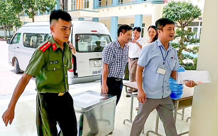 Điểm thi tốt nghiệp THPT xa nhất Thanh Hóa đã nhận đề thi an toàn - Ảnh 1. tốt nghiệp - Ảnh 1.