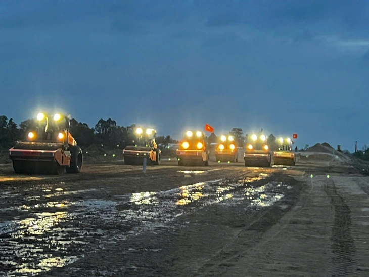 Tuyến cao tốc dài hơn 110 km ở miền Tây sẽ hoàn thành trước ngày 19-12 - Ảnh 1.
