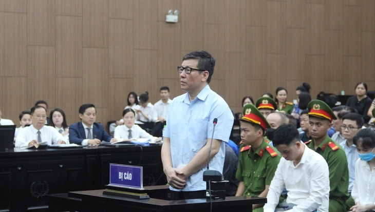 Nhận 5 tỉ và 500.000 USD, cựu phó bí thư Vĩnh Phúc nói 'đây là tiền bị cáo xin của Hậu' - Ảnh 2.