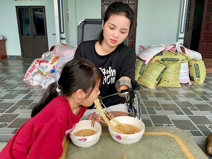 Người mẹ không tay chân vượt vực thẳm cuộc đời - Ảnh 2. tay chân - Ảnh 2.