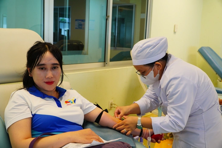 Miền Tây thiếu máu cấp cứu và điều trị cho bệnh nhân - Ảnh 1.