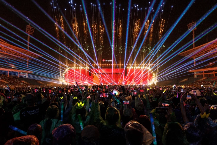 Mạng xã hội dậy sóng với concert VPBank K-Star Spark In Vietnam - Ảnh 3.