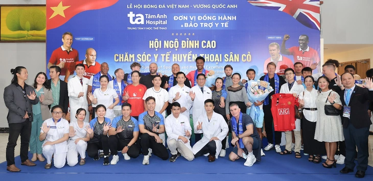 Cựu danh thủ 'Man đỏ' ấn tượng với Bệnh viện Tâm Anh - Ảnh 1.