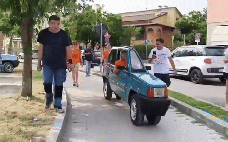 Xe rộng nhất thế giới, đi lệch một tí cũng thành lấn làn, phải xin giấy phép đặc biệt mới được ra đường - Ảnh 6.