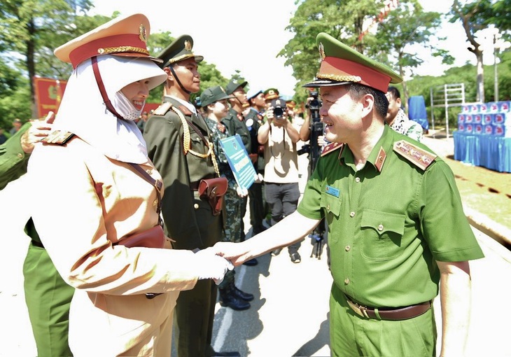 diễu binh - Ảnh 1.