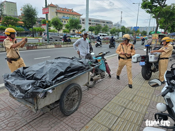 xe ba gác - Ảnh 4.