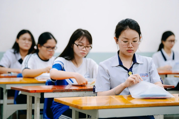 15 thí sinh bị đình chỉ thi trong ngày thi đầu tiên - Ảnh 1.