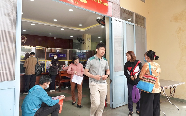 Quận 3 bắt đầu đổi bảng tên phường mới - Ảnh 2.
