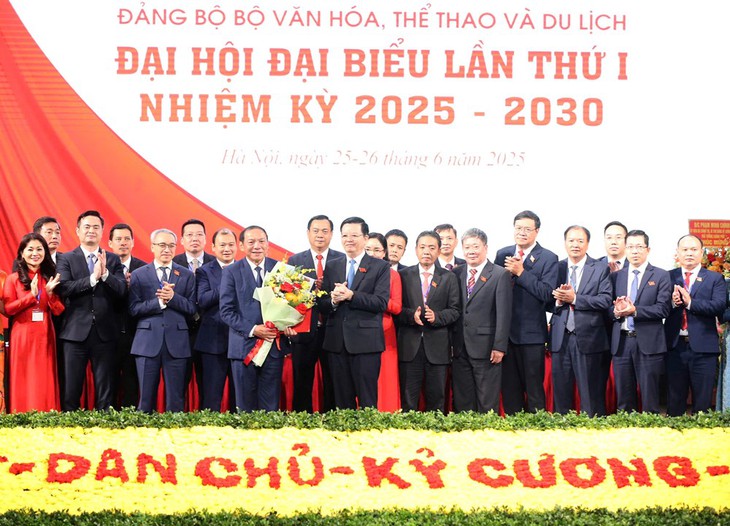 Ông Nguyễn Văn Hùng tiếp tục giữ chức Bí thư Đảng ủy Bộ Văn hóa, Thể thao và Du lịch - Ảnh 2. Ông Nguyễn Văn Hùng tiếp tục làm bí thư Đảng ủy Bộ Văn hóa, Thể thao và Du lịch - Ảnh 2.
