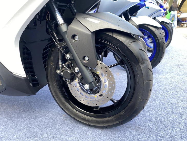 Yamaha NVX 2025 ra mắt Việt Nam, giá từ 56,5 triệu đồng, công nghệ xịn - Ảnh 5.
