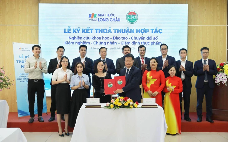 Long Châu hợp tác với OMRON mang thiết bị đo huyết áp tích hợp điện tâm đồ (ECG) đến người dùng Việt - Ảnh 3.