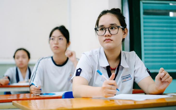 Bộ GD-ĐT phối hợp Bộ Công an xác minh thông tin lọt đề thi toán - Ảnh 2.