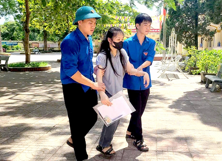 Nữ sinh khuyết tật được miễn thi tốt nghiệp vẫn quyết đi thi - Ảnh 1.